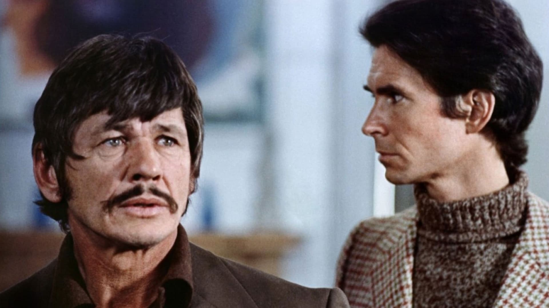 Kapının Arkasında Biri Var