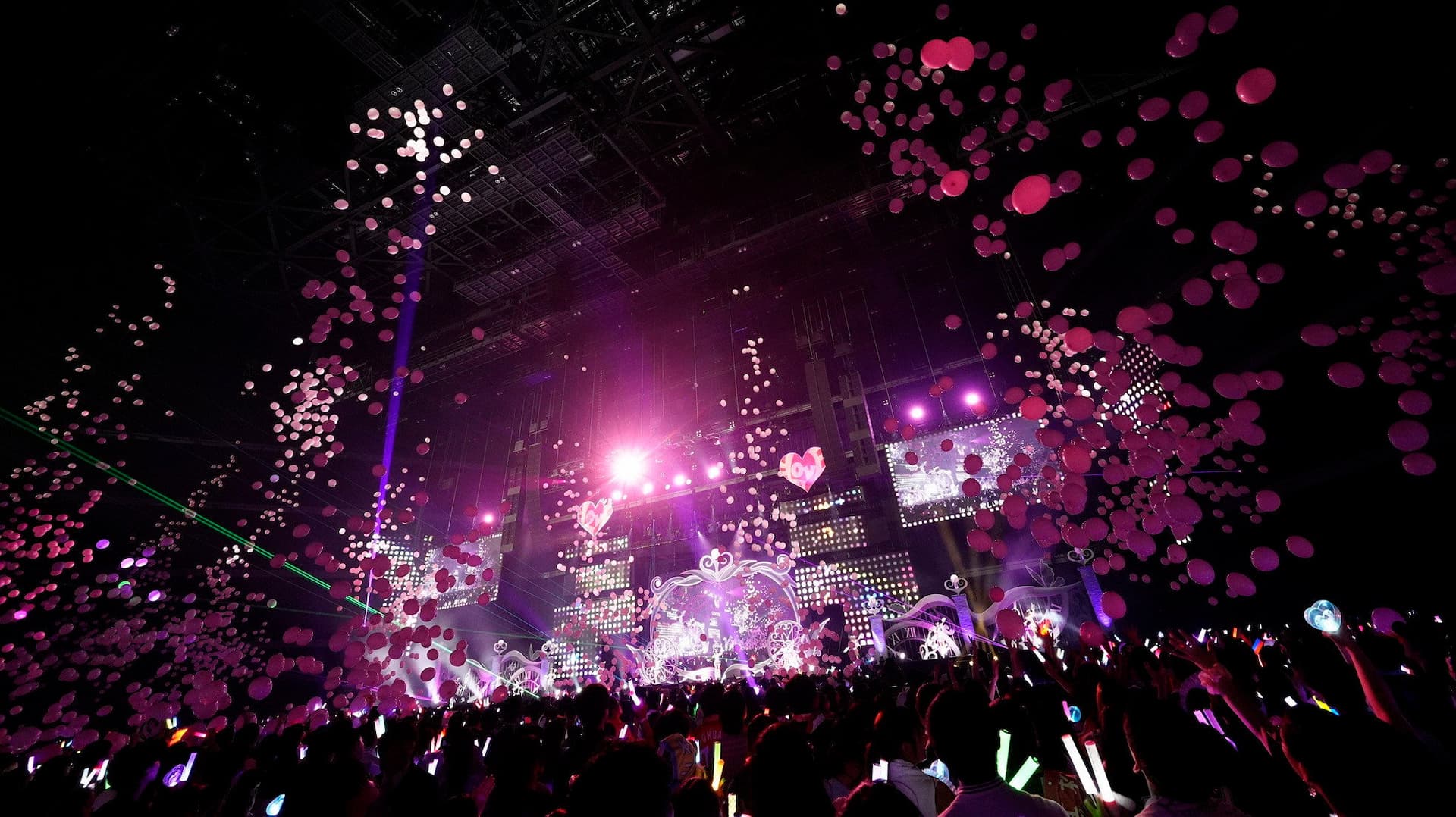 ＝LOVE 7th ANNIVERSARY PREMIUM CONCERT THE MOVIE