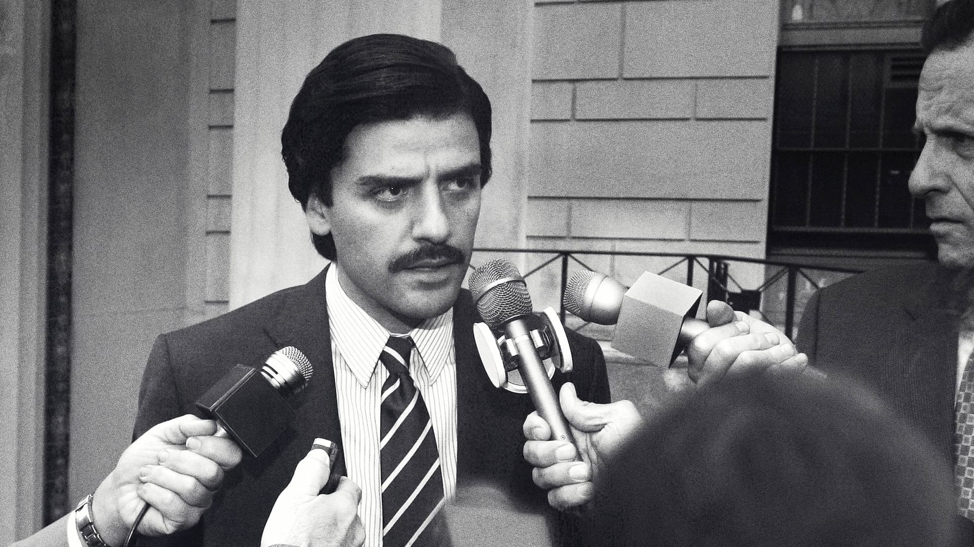 Bana Bir Kahraman Göster